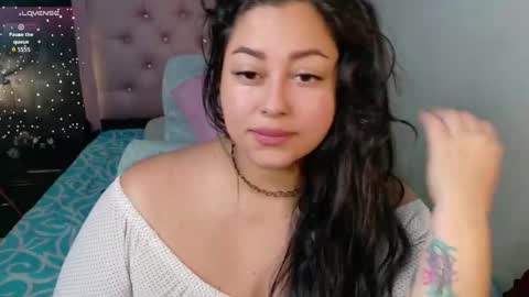 Snapshot of spelleyes01f chatting on 09-18-25, 10:23 Renata Roman online show from 09-18-25, 10:23