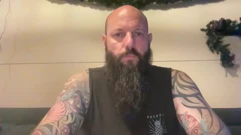 Snapshot of spenderal chatting on 11-29-25, 09:12 Beard Guy online show from 11-29-25, 09:12