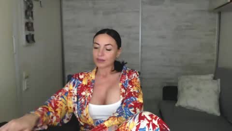 Snapshot of spicemint chatting on 05-09-26, 02:55 Carla online show from 05-09-26, 02:55