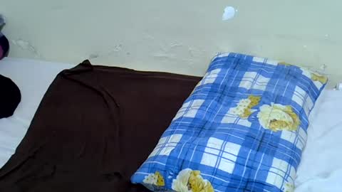 Snapshot of spicy_kittie chatting on 06-20-26, 02:53 Kittle online show from 06-20-26, 02:53