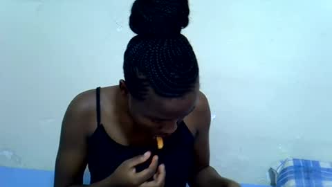 Snapshot of spicy_kittie chatting on 07-13-26, 09:12 Kittle online show from 07-13-26, 09:12