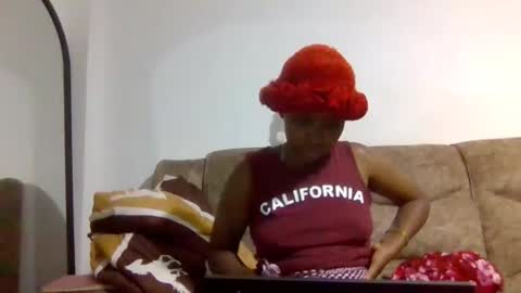 Snapshot of spicybitch16 chatting on 12-21-25, 02:35 spicybitch16 online show from 12-21-25, 02:35