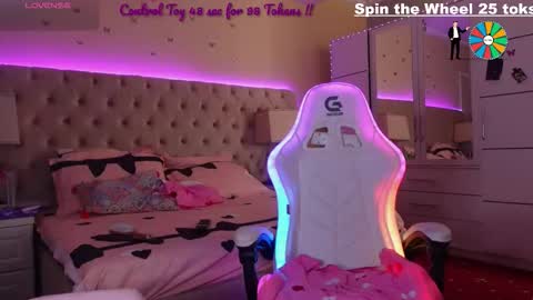 Snapshot of spicygirls chatting on 10-19-25, 08:15 Alicia online show from 10-19-25, 08:15