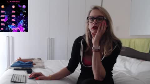 Snapshot of spicysweetlytwo chatting on 10-16-25, 01:45 Spicysweetlytwo online show from 10-16-25, 01:45