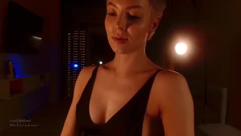 Elizabeth online show from 10-12-25, 04:39