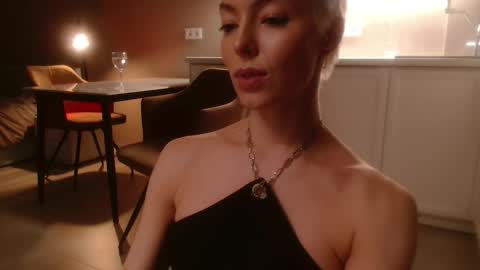 Elizabeth online show from 10-16-25, 06:42