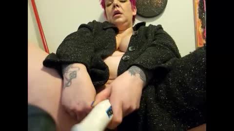 Snapshot of spinnerbitch chatting on 03-03-25, 12:15 Vanessa Spade online show from 03-03-25, 12:15