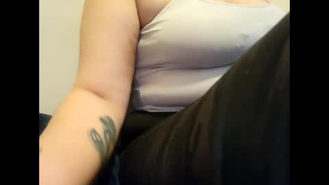 Snapshot of spinnerbitch chatting on 03-10-25, 03:34 Vanessa Spade online show from 03-10-25, 03:34