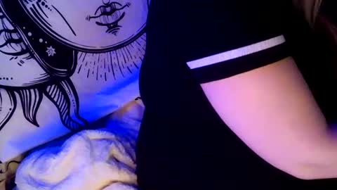 Snapshot of spinnerbitch chatting on 11-16-25, 01:28 Vanessa Spade online show from 11-16-25, 01:28