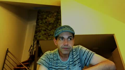 Snapshot of spliffray chatting on 06-24-26, 02:43 spliffray online show from 06-24-26, 02:43