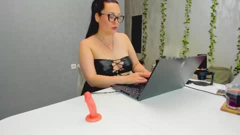 Snapshot of spoiled_lilit chatting on 07-11-26, 05:59 Lilith online show from 07-11-26, 05:59