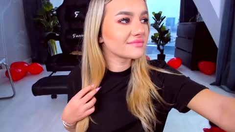 Anna online show from 03-01-25, 12:23