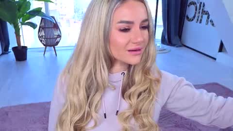 Anna online show from 10-10-25, 10:47