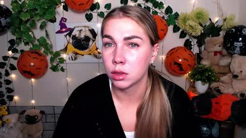 Snapshot of sport_tall_karina chatting on 10-27-25, 08:51 Karina online show from 10-27-25, 08:51