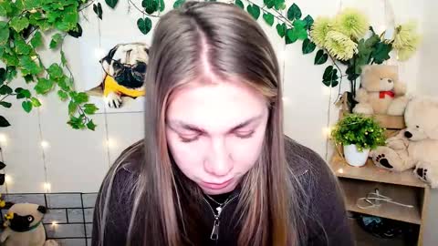 Snapshot of sport_tall_karina chatting on 11-14-25, 12:15 Karina online show from 11-14-25, 12:15