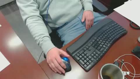 Snapshot of squirrelly82 chatting on 01-21-25, 09:04 make me cum c2c talk to me online show from 01-21-25, 09:04