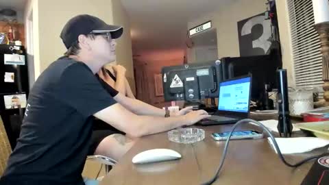 Snapshot of squirt_vip_room chatting on 12-21-25, 04:52 Roxy Day Mossimo Knight online show from 12-21-25, 04:52