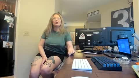 Snapshot of squirt_vip_room chatting on 01-16-26, 12:14 Roxy Day Mossimo Knight online show from 01-16-26, 12:14