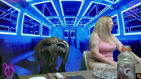 Snapshot of squirt_vip_room chatting on 02-15-26, 04:09 Roxy Day Mossimo Knight online show from 02-15-26, 04:09