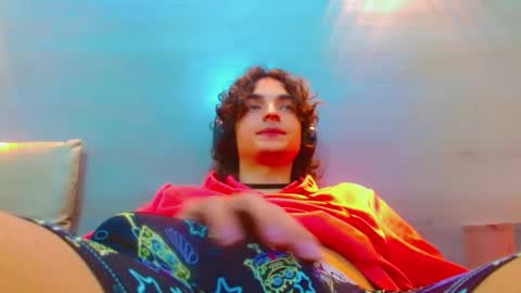 Snapshot of sr_bonnyethan chatting on 11-18-25, 05:06 ethan online show from 11-18-25, 05:06