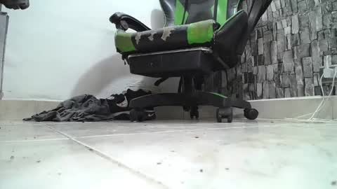 Snapshot of srfindomfeet_ chatting on 04-26-26, 05:49 sr master cum its my old account online show from 04-26-26, 05:49