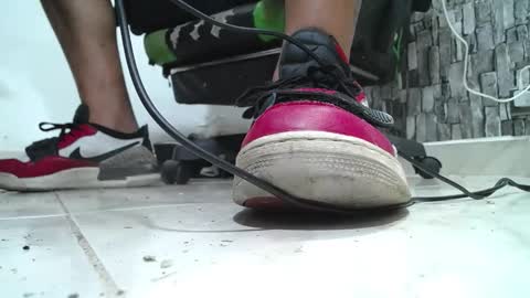 Snapshot of srfindomfeet_ chatting on 04-27-26, 08:18 sr master cum its my old account online show from 04-27-26, 08:18
