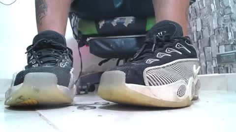 Snapshot of srfindomfeet_ chatting on 04-28-26, 03:06 sr master cum its my old account online show from 04-28-26, 03:06