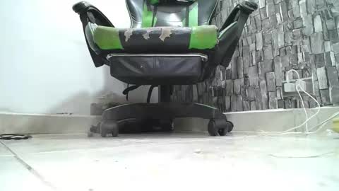 Snapshot of srfindomfeet_ chatting on 04-29-26, 03:10 sr master cum its my old account online show from 04-29-26, 03:10