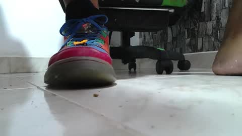 Snapshot of srfindomfeet_ chatting on 05-05-26, 04:04 sr master cum its my old account online show from 05-05-26, 04:04