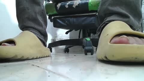 Snapshot of srfindomfeet_ chatting on 05-06-26, 04:08 sr master cum its my old account online show from 05-06-26, 04:08