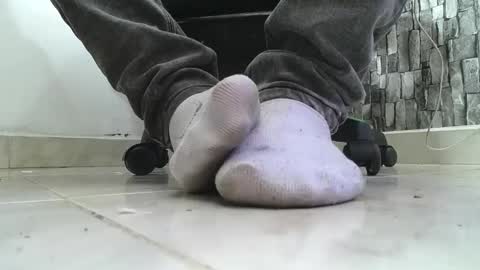 Snapshot of srfindomfeet_ chatting on 05-08-26, 02:39 sr master cum its my old account online show from 05-08-26, 02:39