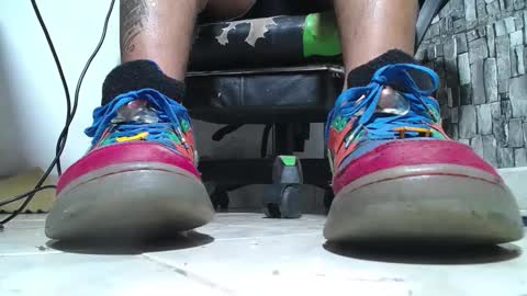 Snapshot of srfindomfeet_ chatting on 05-09-26, 10:59 sr master cum its my old account online show from 05-09-26, 10:59