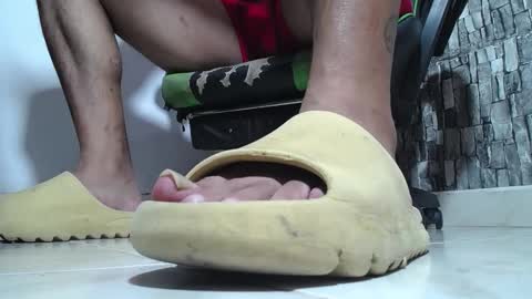 Snapshot of srfindomfeet_ chatting on 05-11-26, 07:11 sr master cum its my old account online show from 05-11-26, 07:11