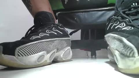 Snapshot of srfindomfeet_ chatting on 05-13-26, 05:54 sr master cum its my old account online show from 05-13-26, 05:54