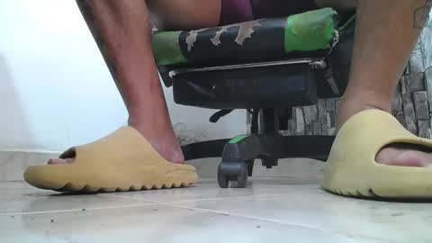 Snapshot of srfindomfeet_ chatting on 05-16-26, 05:12 sr master cum its my old account online show from 05-16-26, 05:12