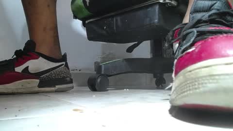 Snapshot of srfindomfeet_ chatting on 05-21-26, 12:28 sr master cum its my old account online show from 05-21-26, 12:28