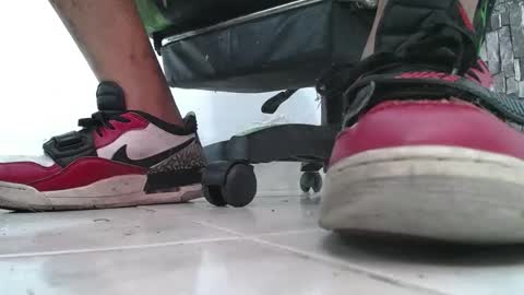 Snapshot of srfindomfeet_ chatting on 05-21-26, 06:04 sr master cum its my old account online show from 05-21-26, 06:04