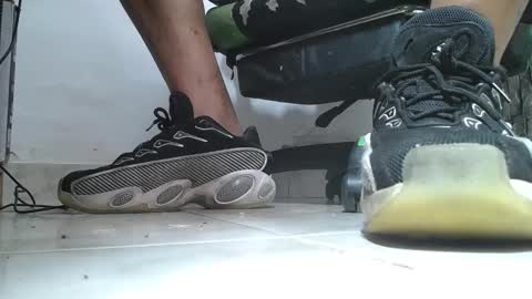 Snapshot of srfindomfeet_ chatting on 05-22-26, 09:53 sr master cum its my old account online show from 05-22-26, 09:53