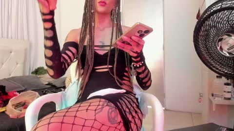 Snapshot of srta_fox chatting on 12-03-24, 04:17 Srta. Fox online show from 12-03-24, 04:17