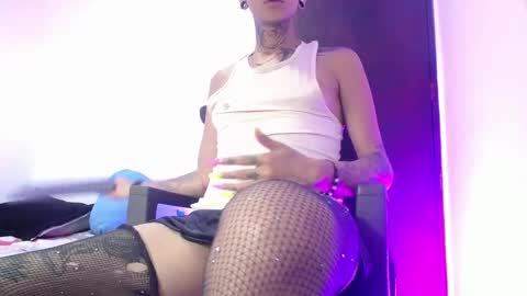 Snapshot of srta_fox chatting on 09-15-25, 12:54 Srta. Fox online show from 09-15-25, 12:54