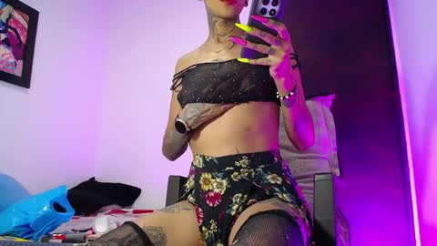 Snapshot of srta_fox chatting on 09-18-25, 12:34 Srta. Fox online show from 09-18-25, 12:34