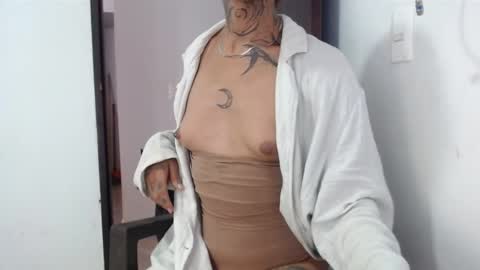 Snapshot of srta_fox chatting on 01-11-26, 04:23 Srta. Fox online show from 01-11-26, 04:23