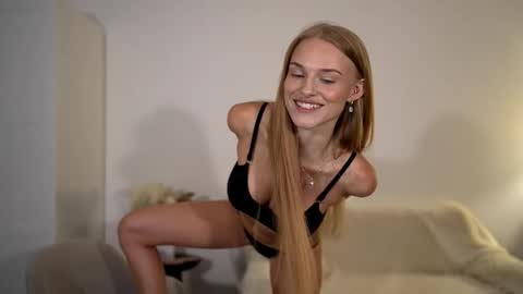 Snapshot of ssscarlett chatting on 10-30-25, 06:41 Scarlett online show from 10-30-25, 06:41