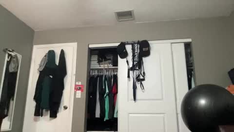 Snapshot of st22fe69 chatting on 12-18-25, 02:06 Jose online show from 12-18-25, 02:06