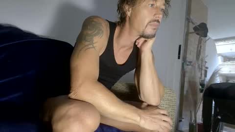 Snapshot of st_amor chatting on 10-13-25, 01:00 St Amor online show from 10-13-25, 01:00