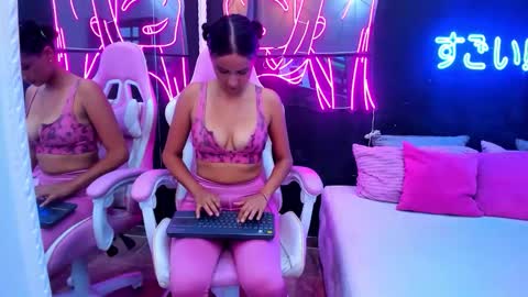 staarlightt online show from 09-24-25, 08:23