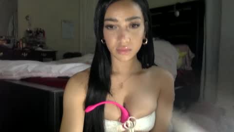 Snapshot of stabackkatrina chatting on 11-12-25, 12:00 Dianaseshh online show from 11-12-25, 12:00