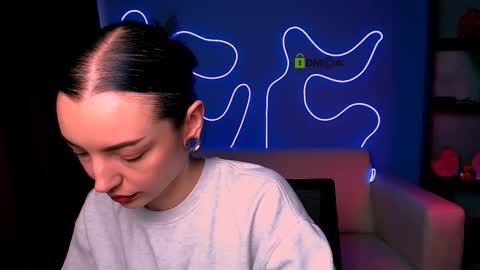 Snapshot of stacey_queen chatting on 12-15-25, 10:41 stacey_queen online show from 12-15-25, 10:41