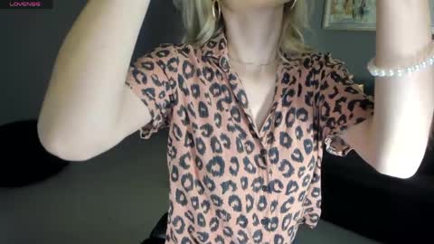 Stacy Woods online show from 04-22-26, 10:50