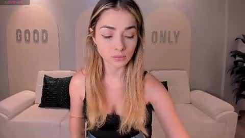 Snapshot of staceywood_ chatting on 06-16-26, 11:35 Stacy Woods online show from 06-16-26, 11:35